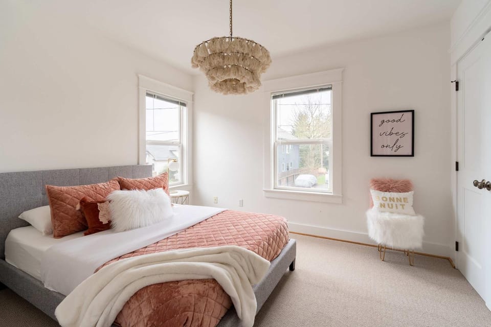 The Bohemian Spirit - Live Music, Eateries & Bars Apartment in Portland