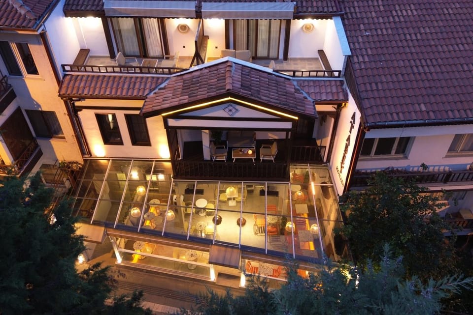 Property building, Night