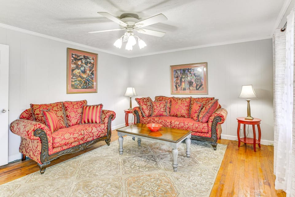 Backyard & Covered Porch! Cozy Mullins Retreat House in South Carolina