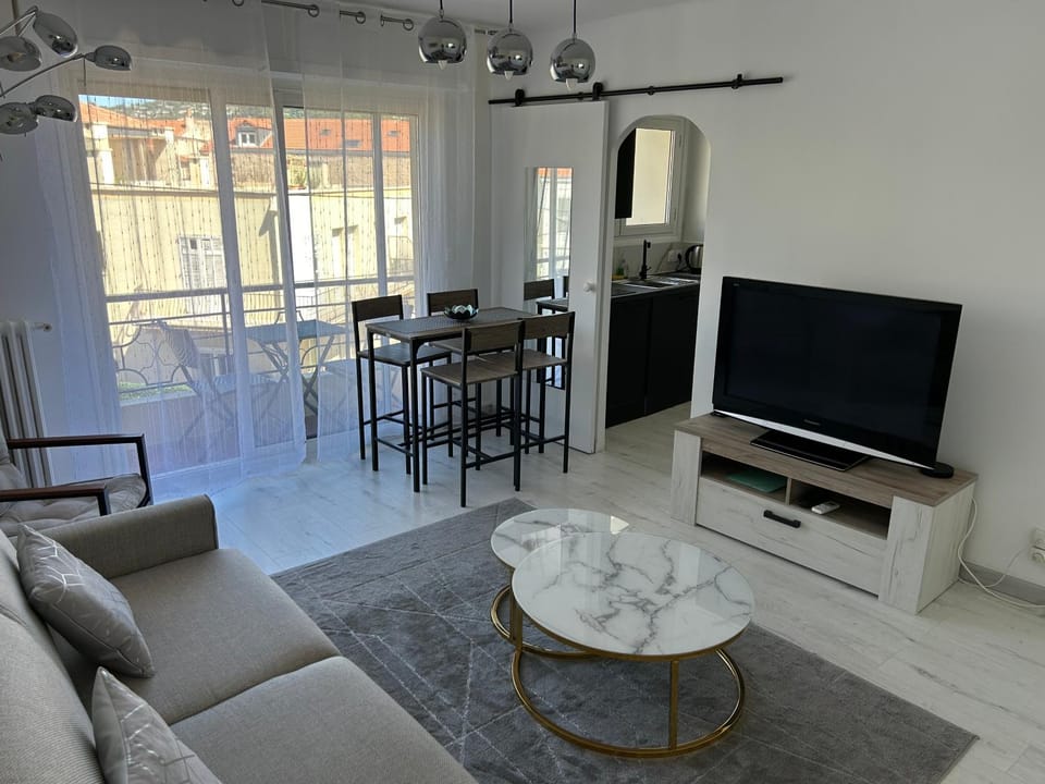 TV and multimedia, Dining area