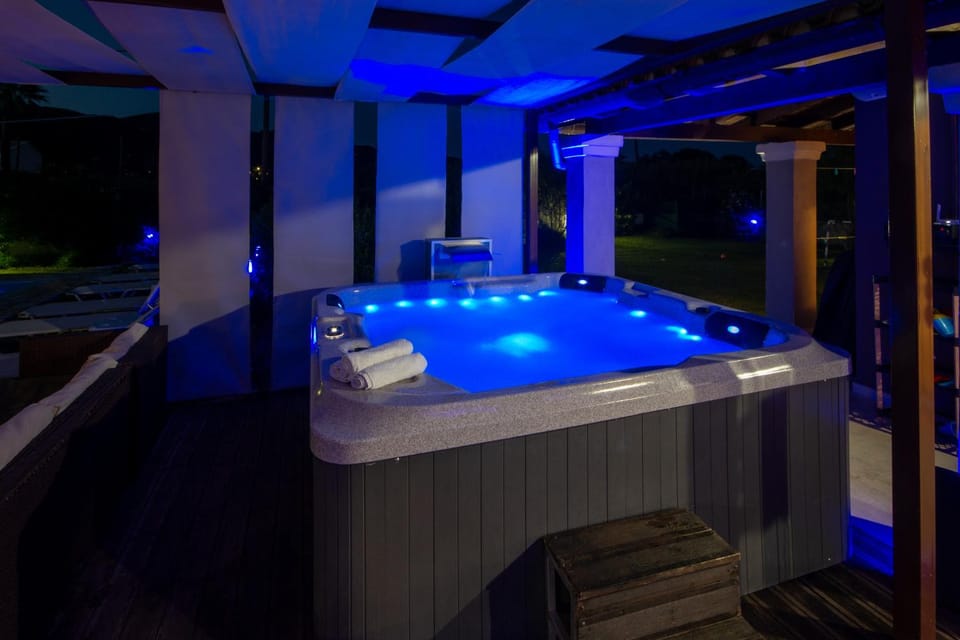 Night, Hot Tub