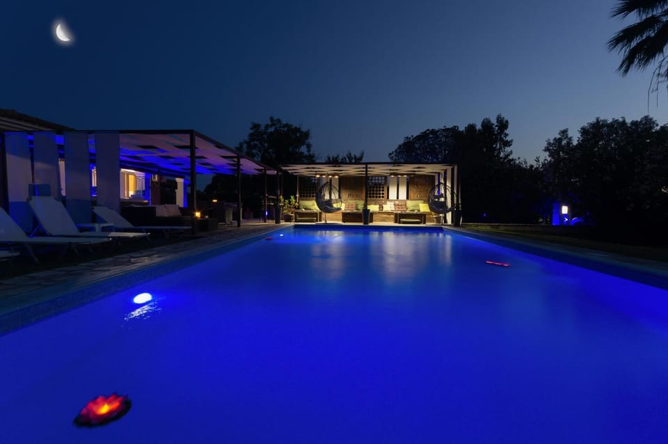 Night, Pool view, Swimming pool, sunbed