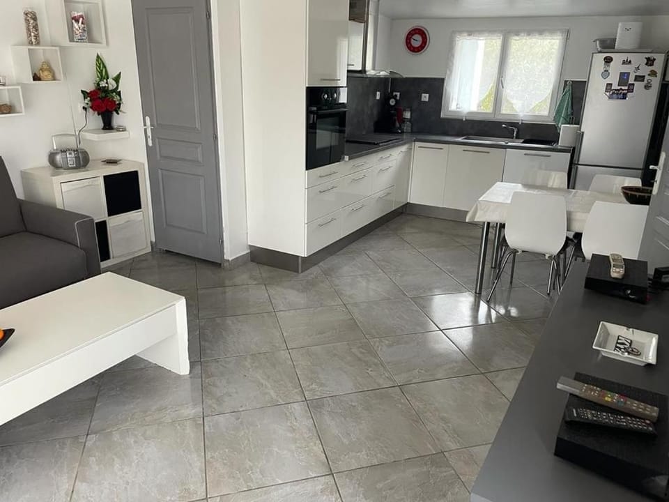 Kitchen or kitchenette, Dining area, dishwasher