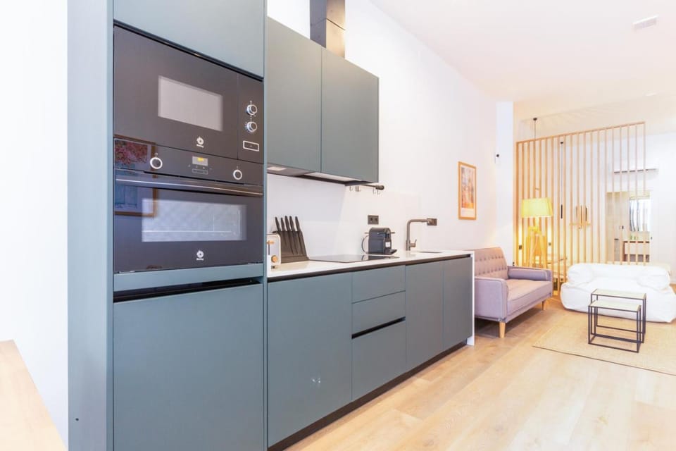 Kitchen or kitchenette, Dining area, dishwasher, oven, stove