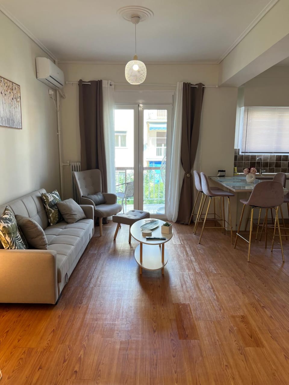 Living room, Seating area, Dining area, air conditioner