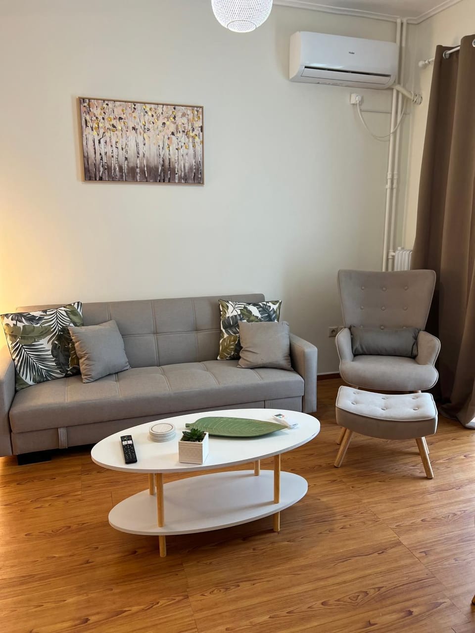 Living room, Seating area, air conditioner