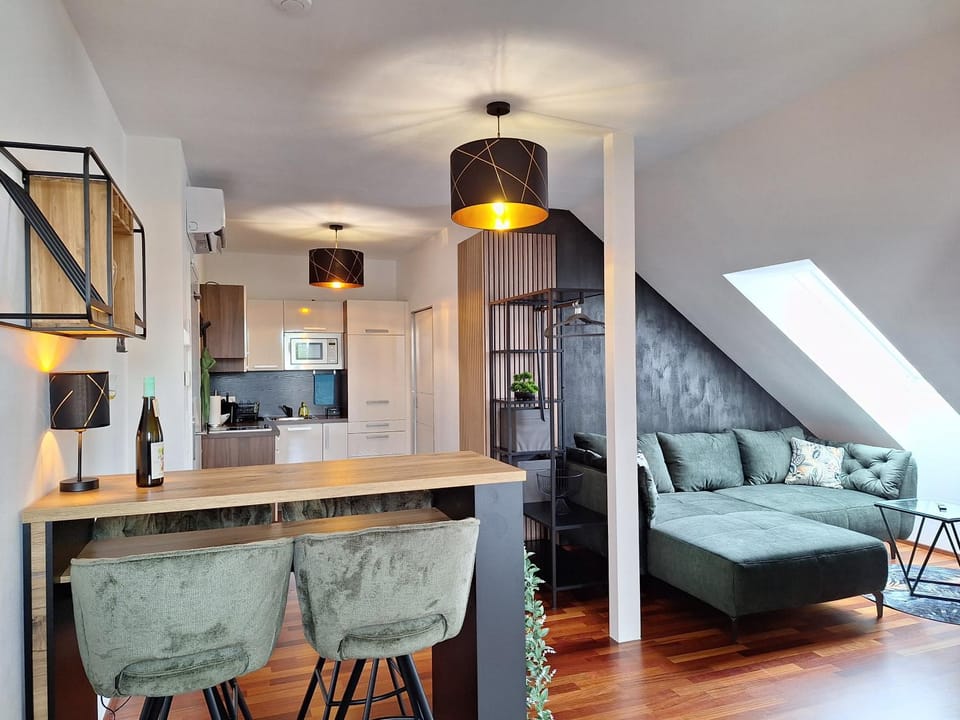 Kitchen or kitchenette, Living room, Dining area, Food, Food, kitchen