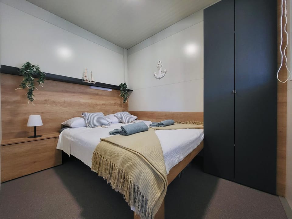 Bed, Photo of the whole room, Bedroom, towels, wardrobe