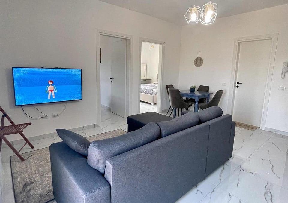 Communal lounge/ TV room, TV and multimedia, Living room, Seating area, Dining area, Evening entertainment