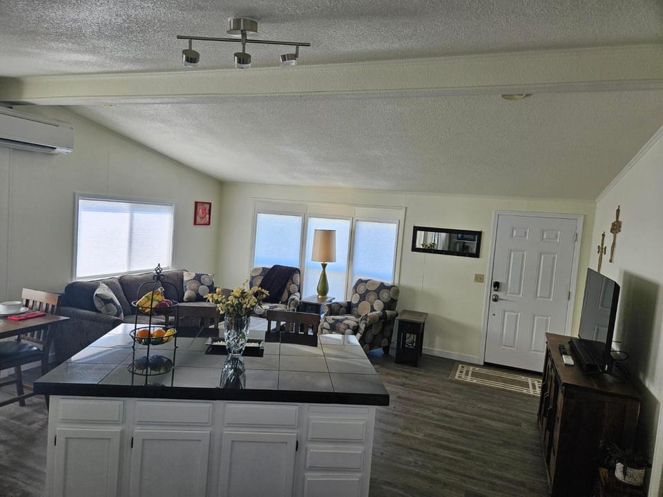 TV and multimedia, Seating area, air conditioner