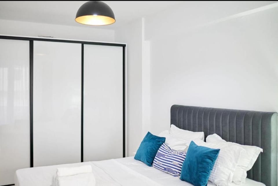 Infinity White Sparrow Apartment in Constanța County