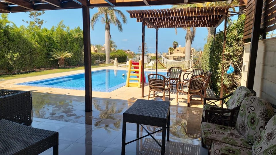 Day, Dining area, Pool view, Swimming pool, sunbed
