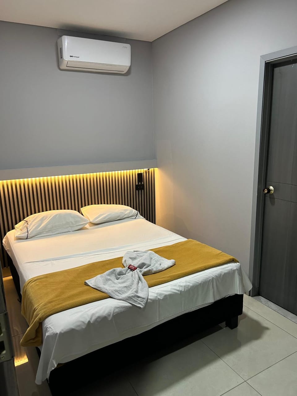 Bedroom, air conditioner