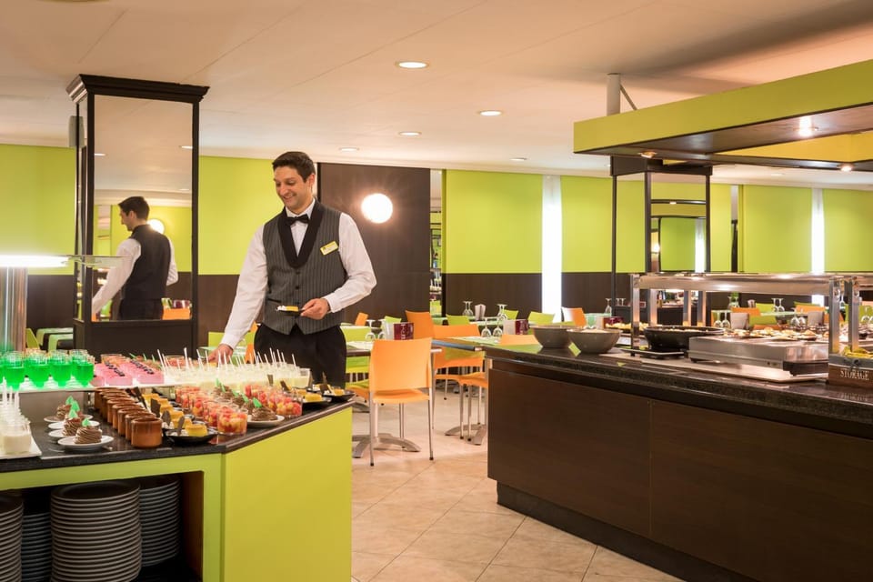 Restaurant/places to eat, Food