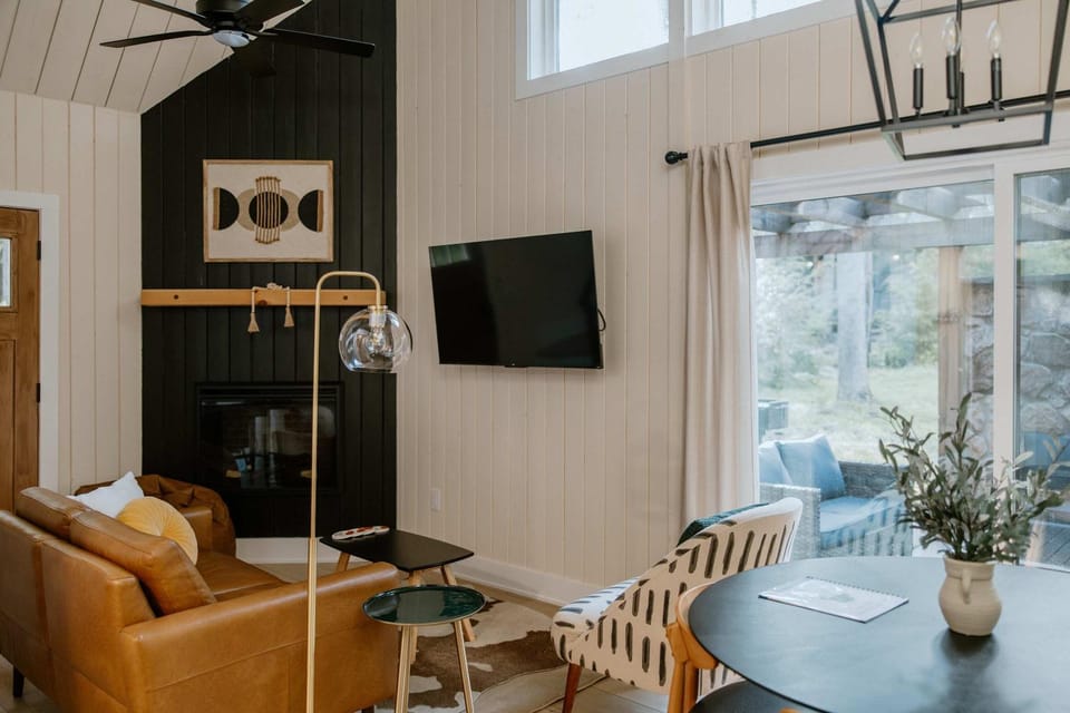 A-Frame Home - Cozy and Modern - Smoky Cottage House in Pittman Center