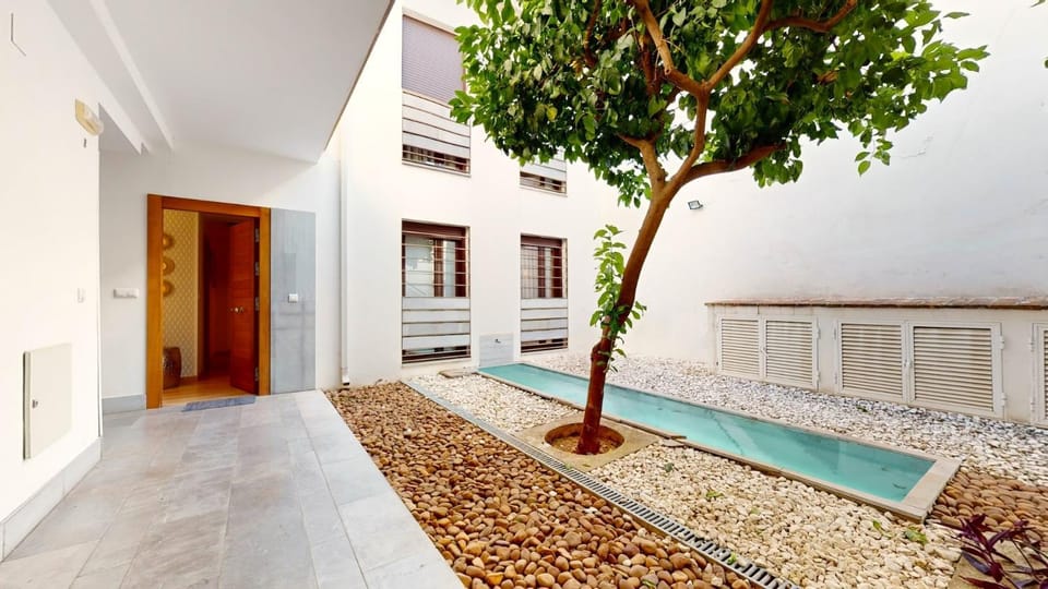 Inner courtyard view