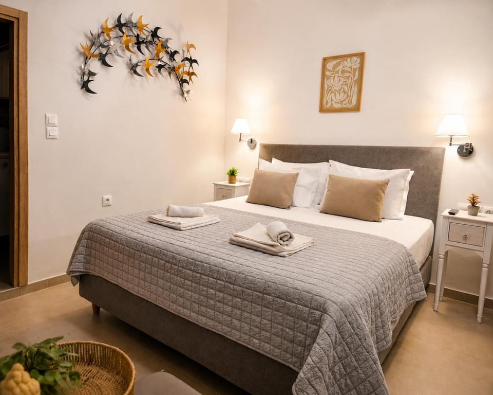 Bed, Bedroom, towels