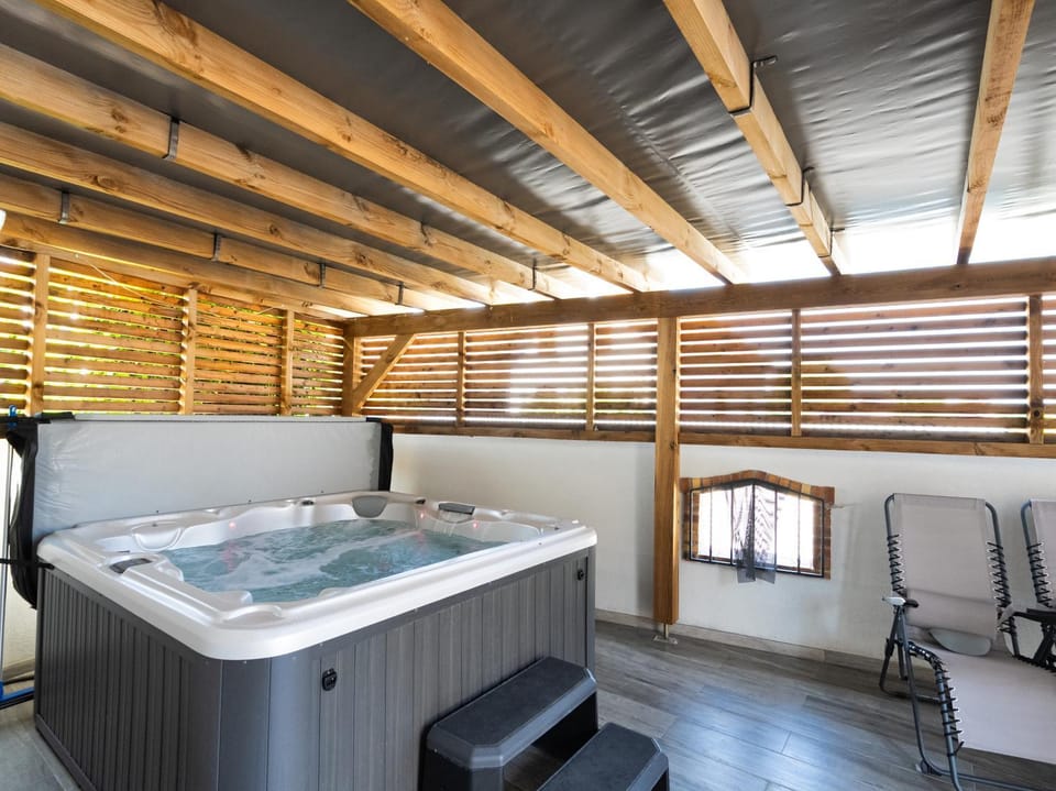 Hot Tub, Spa and wellness centre/facilities