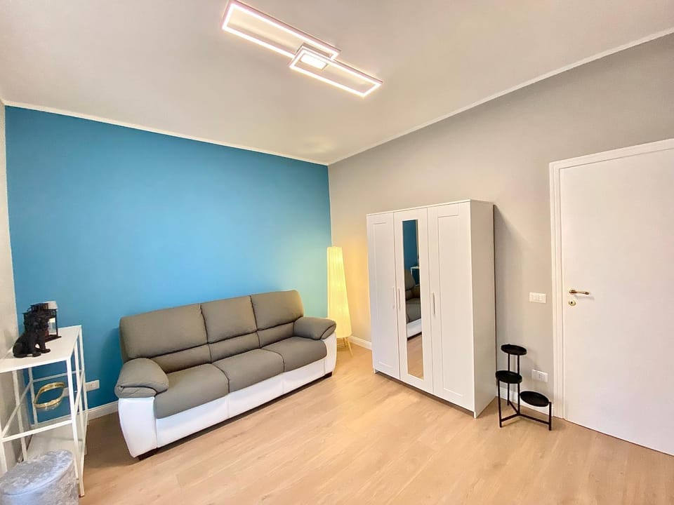 TV and multimedia, Living room, Seating area, wardrobe, air conditioner