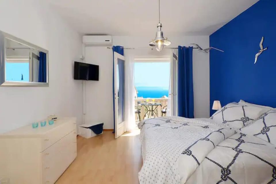 Bed, Bedroom, Sea view, air conditioner