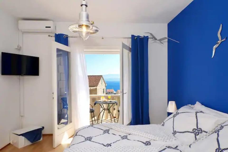 TV and multimedia, View (from property/room), Photo of the whole room, Bedroom, Sea view