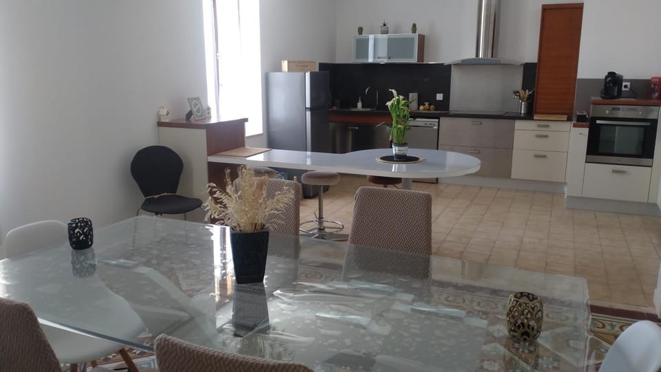 Kitchen or kitchenette, Dining area, dishwasher, oven, stove