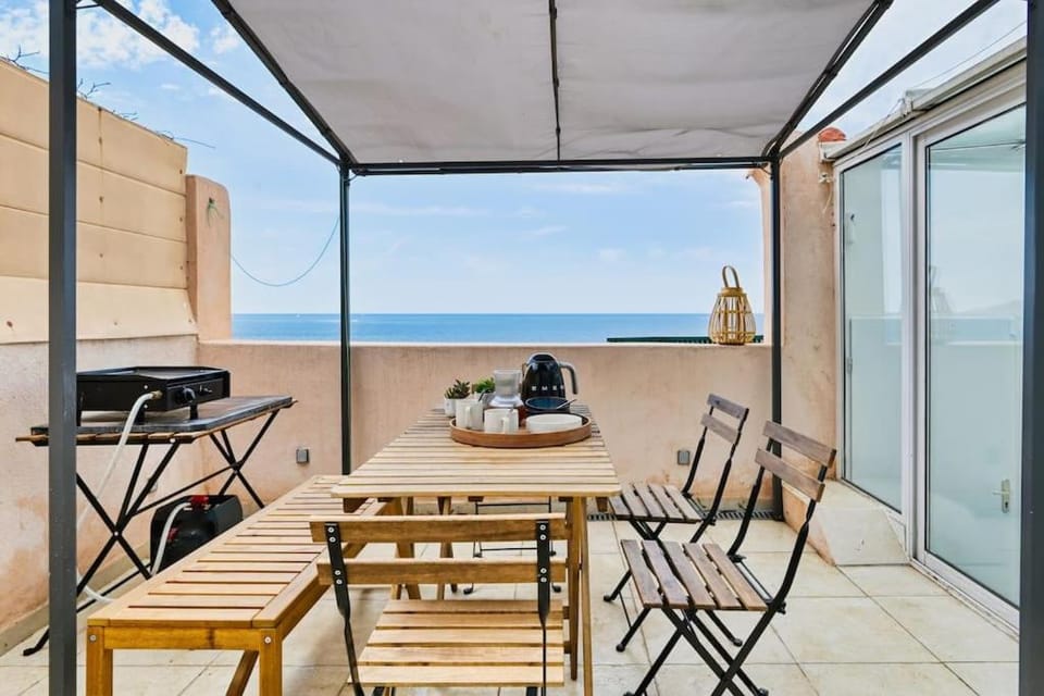 Coquet appartement en bord de mer et corniche Apartment in Marseille