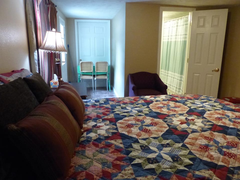 Charming Country Retreats near Eureka Springs - Beaver Lake and White River - Two 4BD - 2BA Full Houses and a 1Bd Unit House in Carroll County