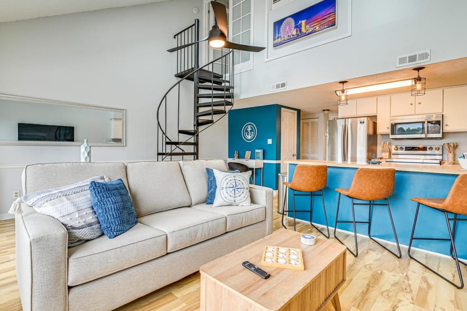 2 Mi to Surfside Beach: Coastal Escape w/ Balcony! House in Surfside Beach
