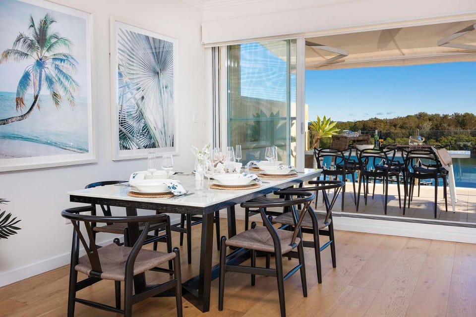 View (from property/room), Balcony/Terrace, Dining area