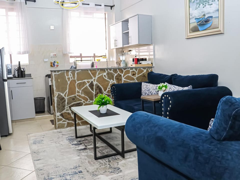 F102 Executive Cozy 1-BR , Secure Parking ,Fast WI-FI , Work desk- Aries Luxe Suites Apartment in Kenya