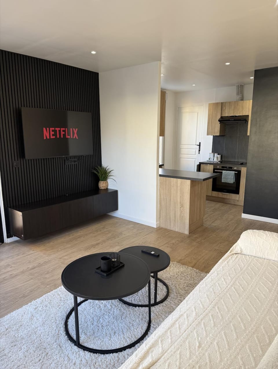 TV and multimedia, Kitchen or kitchenette, Dining area, minibar, oven