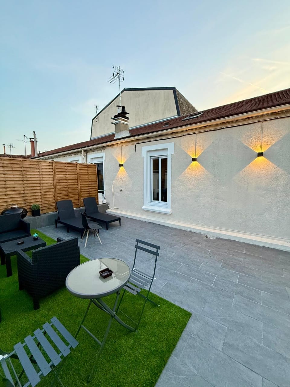 Patio, Day, Garden, Living room, Garden view, sunbed