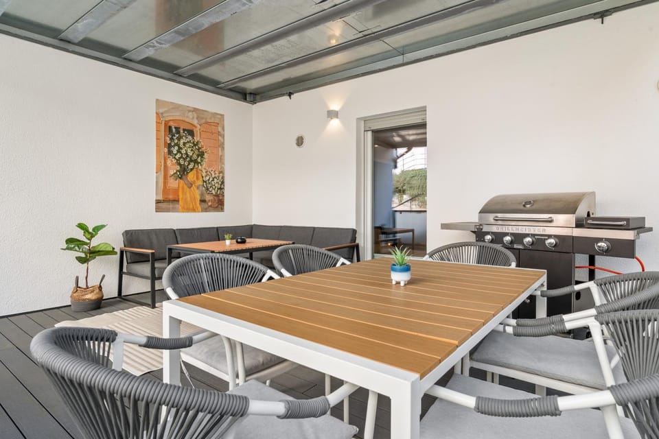 BBQ facilities, Balcony/Terrace, Seating area, Dining area