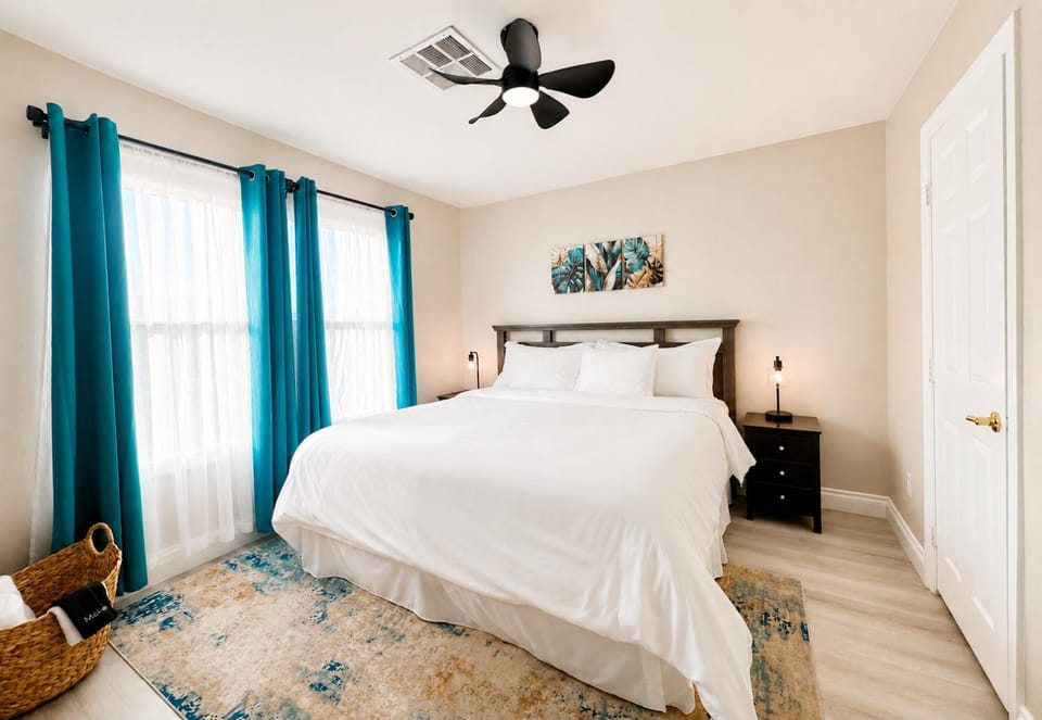 Bed, Photo of the whole room, Bedroom