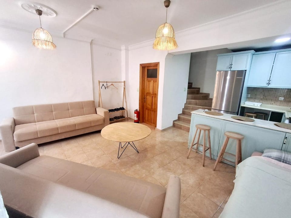 Detached Greek house in the hearth of Cesme Bazaar House in Cesme