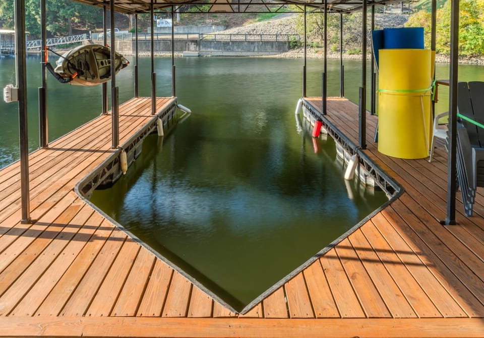 Lakefront Haven with Private Dock House in Village Four Seasons