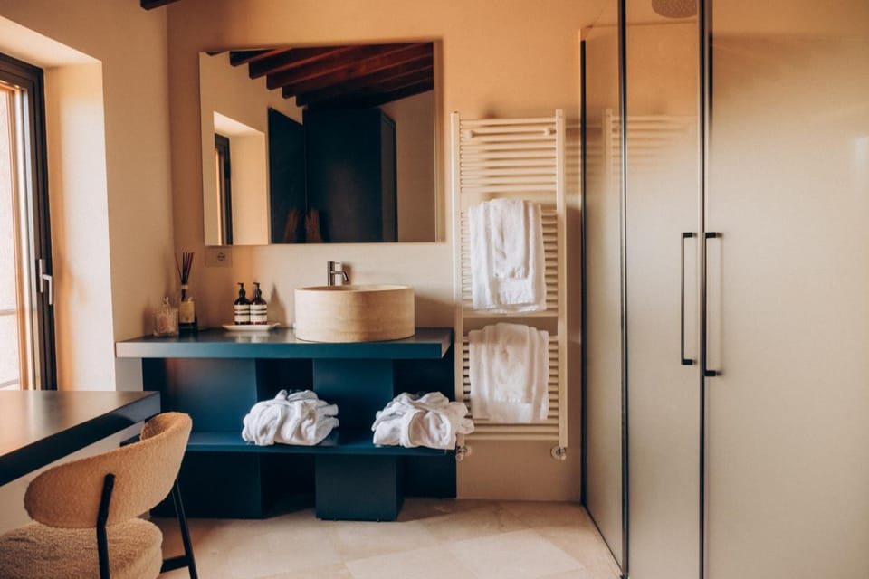 Bathroom, towels