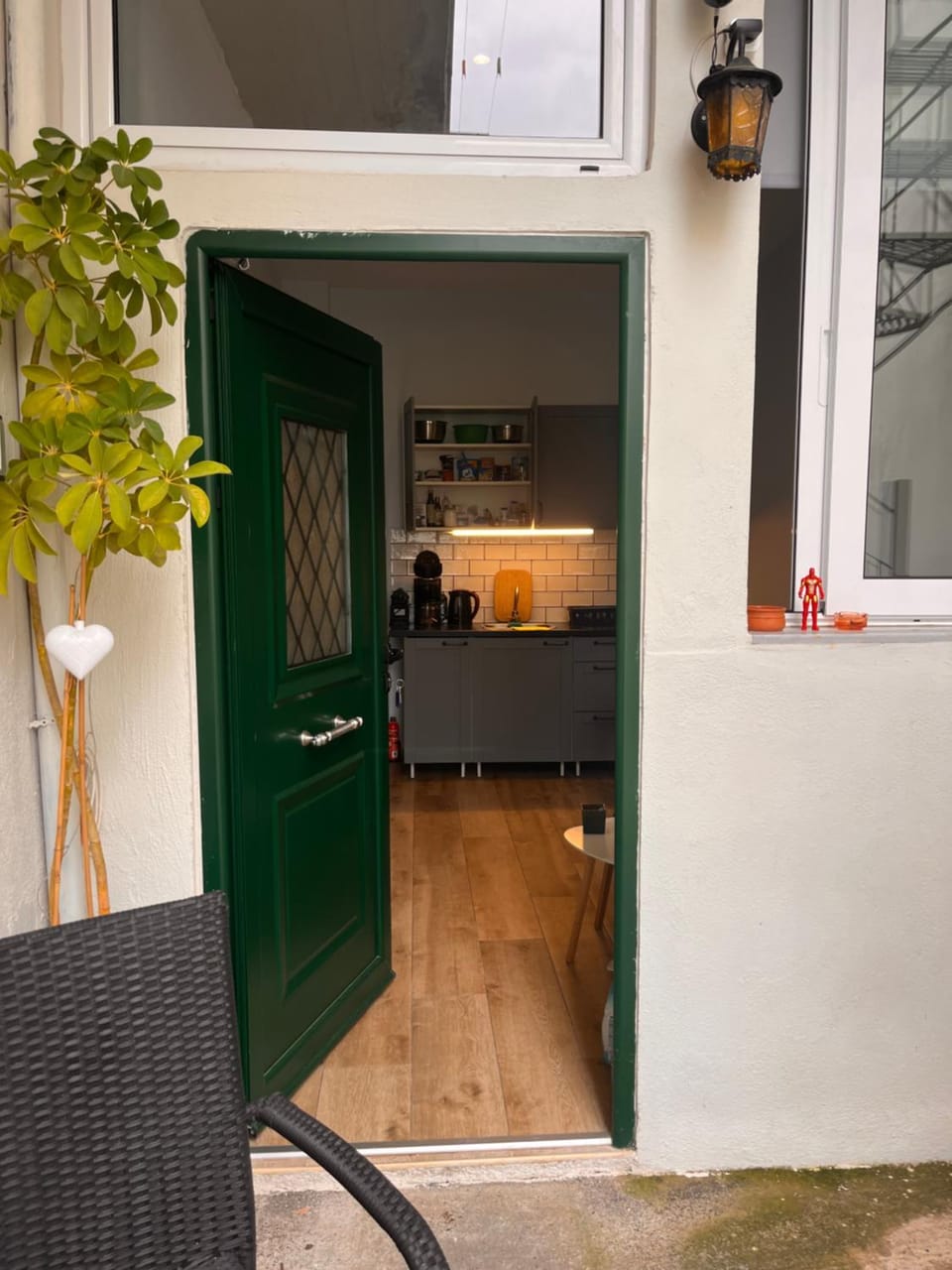 Noa - Designed City Center Suite With A Garden Apartment in Messenia