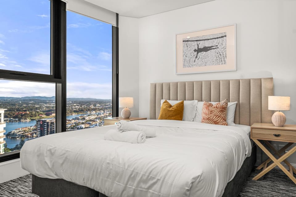 Bed, Natural landscape, View (from property/room), Photo of the whole room, Bedroom, City view