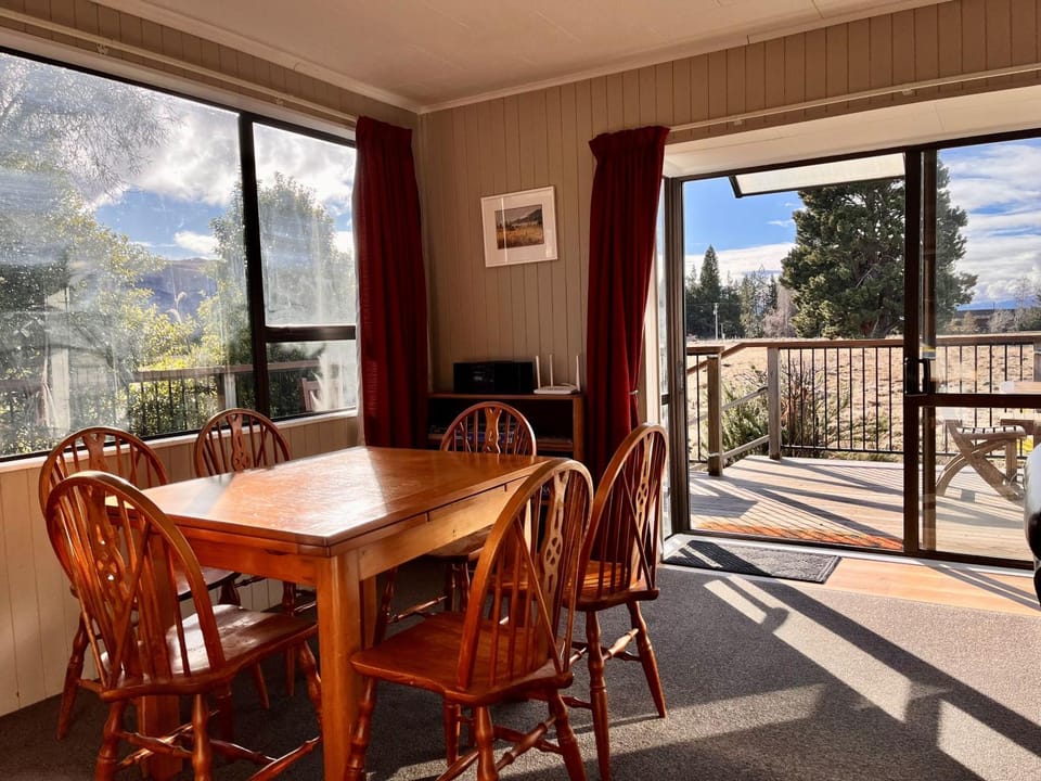 Dining area, Mountain view