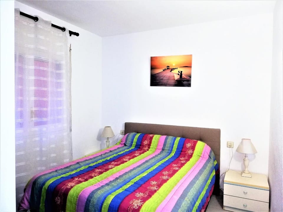 Apartamento céntrico cerca de la playa, comercios y Ciudadela con A/A y terraza. - ES-258-25 Apartment in Roses