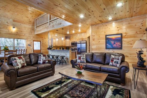 Escape to Nature's Embrace - Indoor Pool & Theatre House in Gatlinburg