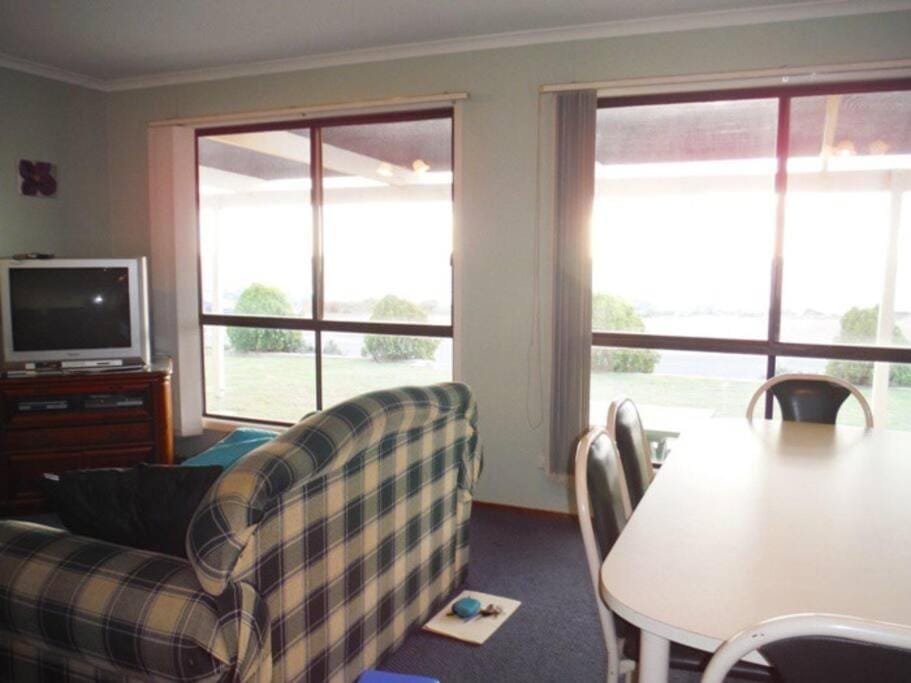 Aquamarine House in Moonta Bay