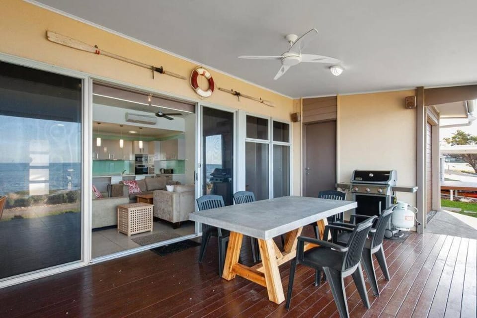 Bay House House in Point Turton