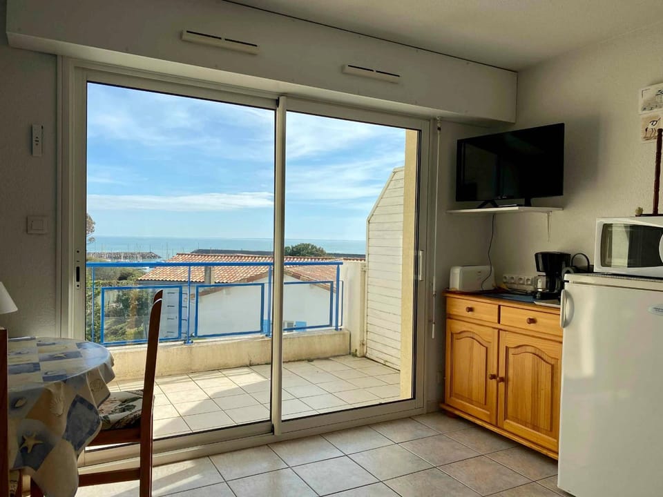 Appartement lumineux avec balcon et parking face au port, proche océan - FR-1-336-160 Apartment in Pays de la Loire