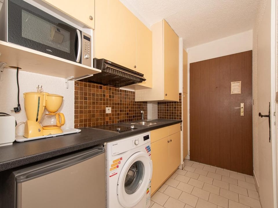 Studio cosy au Lavandou avec accès plage et parking privé - FR-1-803-67 Apartment in Le Lavandou