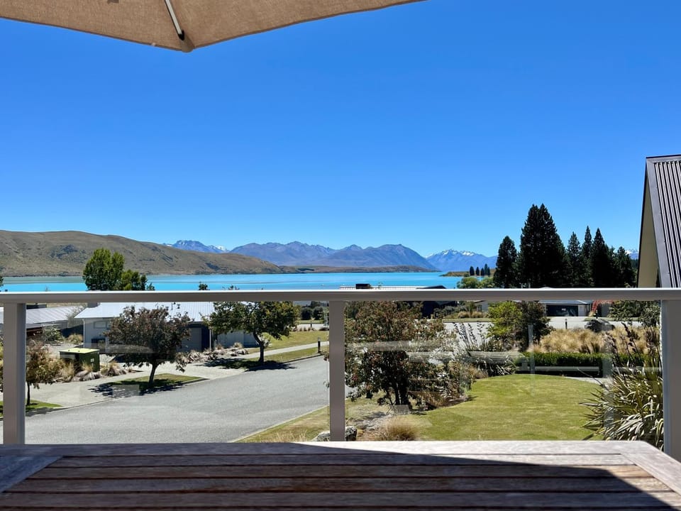 Balcony/Terrace, Lake view, Mountain view