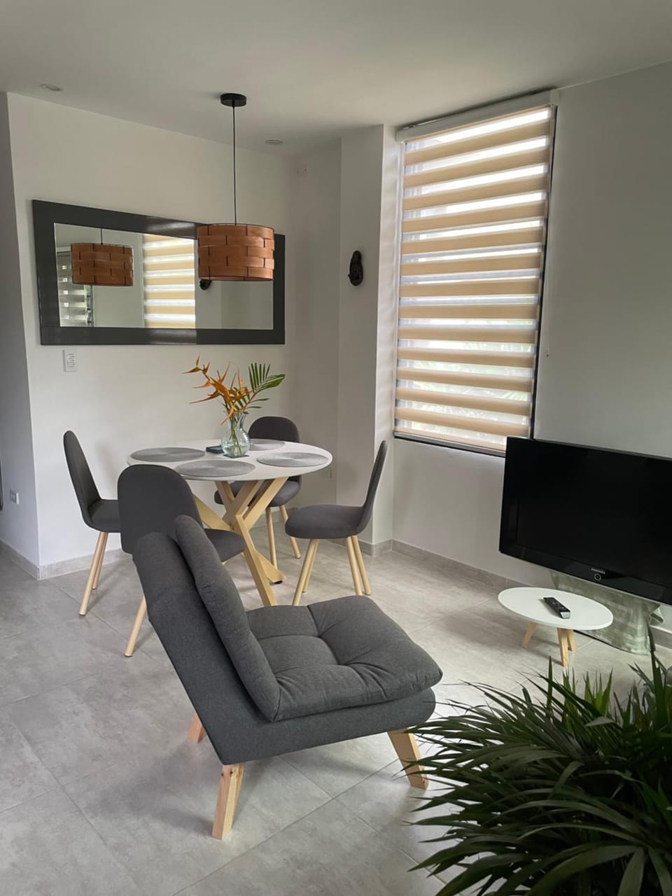 TV and multimedia, Living room, Seating area, Dining area