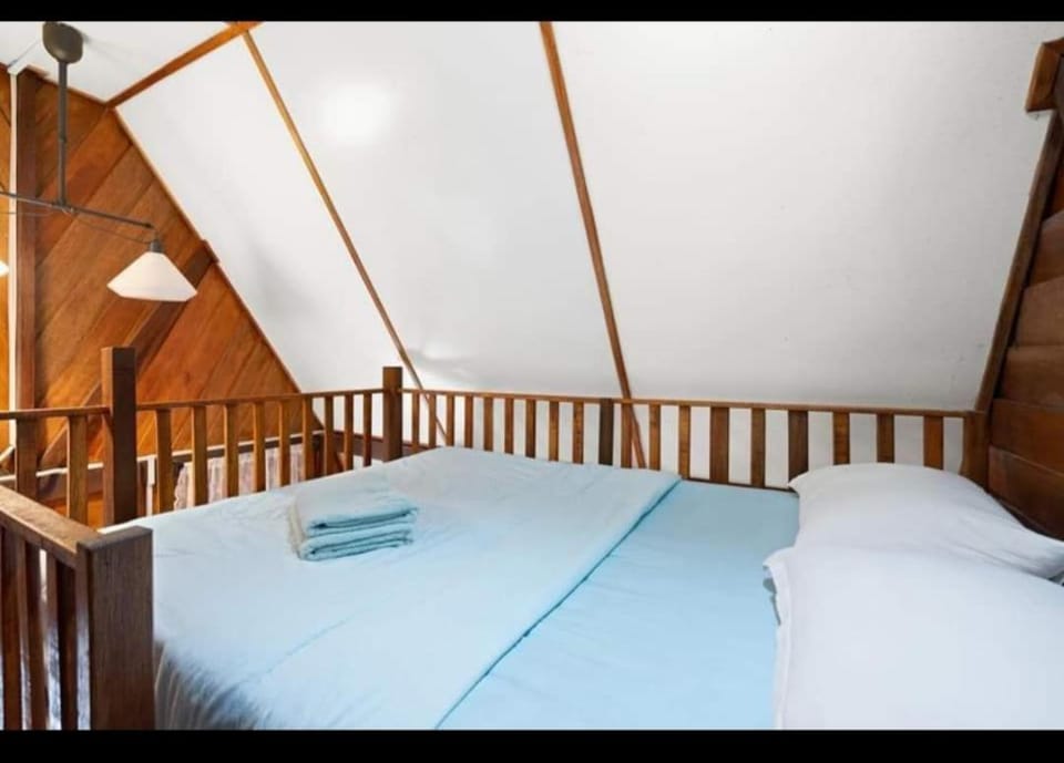 Hillside cottage tulip room with loteng Nature lodge in Tanah Rata